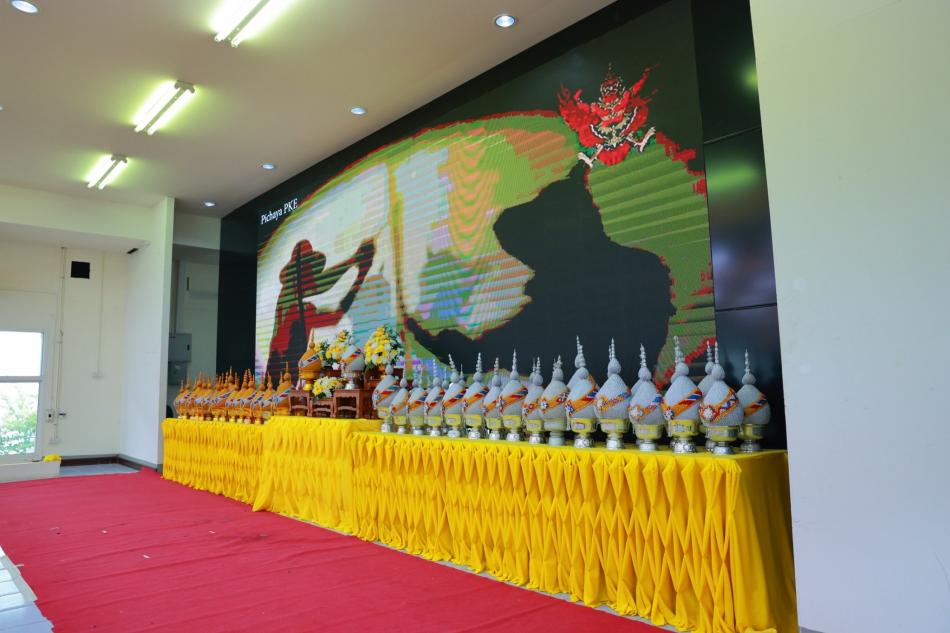 พิธีทำบุญตักบาตร ณ บริเวณวัดศรีจำปาชนบท ตำบลพังโคน อำเภอพังโคน จังหวัดสกลนคร เนื่องในโอกาสวันเฉลิมพระชนมพรรษา 28 กรกฎาคม พ.ศ.2568 เพื่อน้อมรำลึกในพระมหากรุณาธิคุณ และแสดงความจงรักภักดีถวายเป็นพระราชกุศล