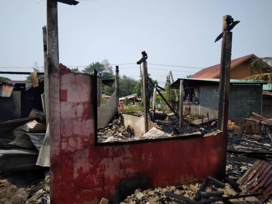 รับแจ้งเหตุเพลิงไหม้บ้านเรือนประชาชน ณ หมู่ที่ 13 ต.พังโคน อ.พังโคน จ.สกลนคร