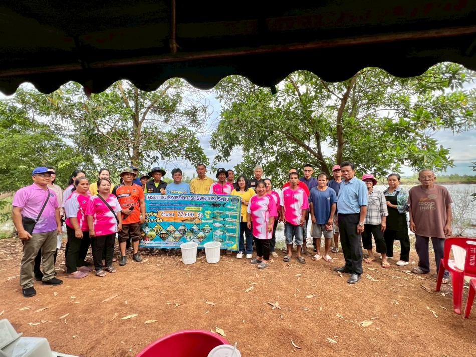 โครงการบริหารจัดการทรัพยากรประมง ทั้งนี้ศูนย์วิจัยและพัฒนาประมงน้ำจืดจังหวัดสกลนคร สำนักงานประมงจังหวัดสกลนครและสำนักงานประมงจังหวัดบึงกาฬ ได้มอบพันธุ์กุ้งก้ามกรามเพื่อปล่อยสู่แหล่งน้ำ จำนวน 77,600 ตัว ให้แก่ชุมชนบ้านดอนตาล