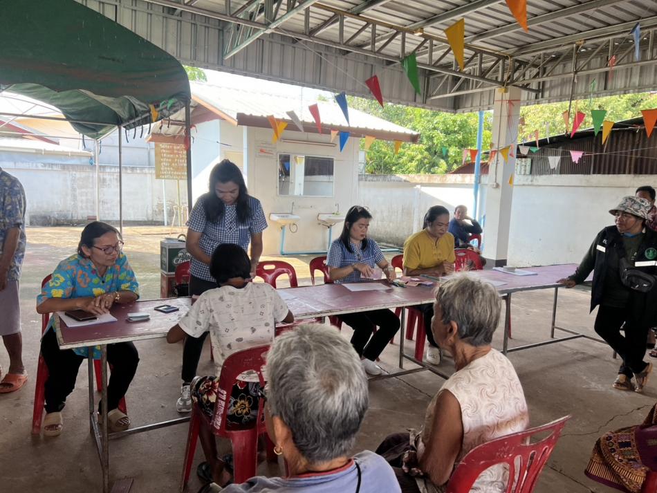 วันที่ 10 ตุลาคม 2567 เทศบาลตำบลพังโคนศรีจำปา ได้ออกจ่ายเบี้ยยังชีพให้แก่ผู้สูงอายุและผู้พิการ ประจำเดือน ตุลาคม 2567