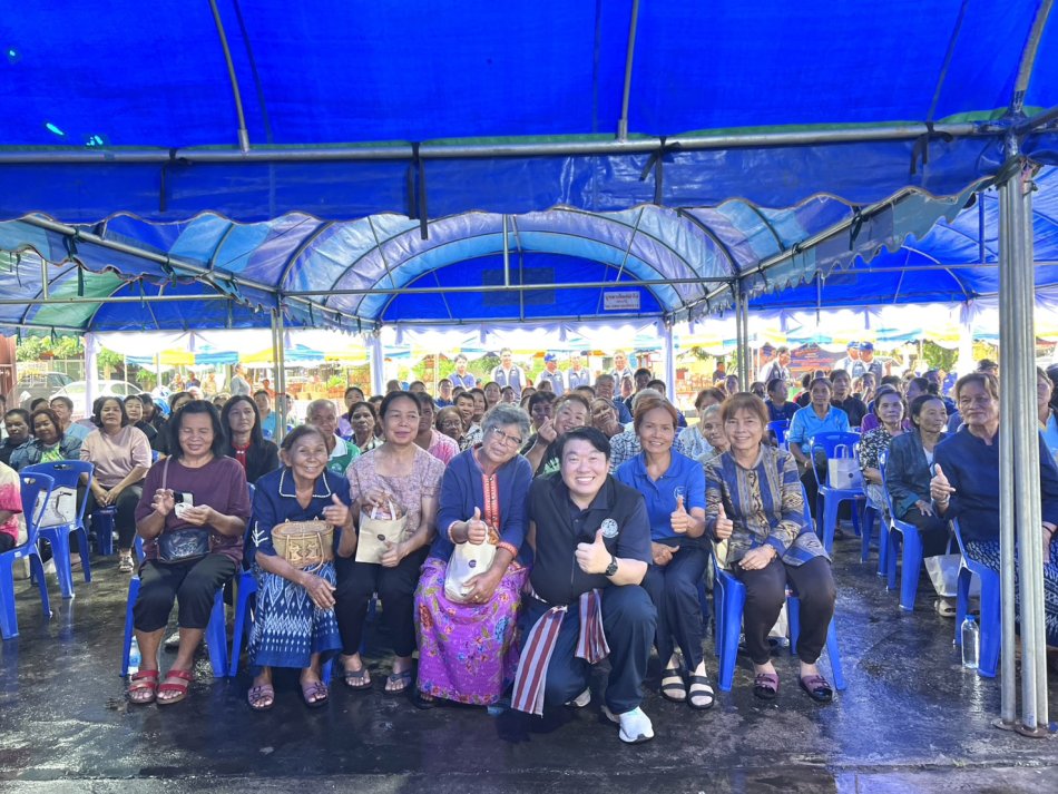 วันศุกร์ที่ 7 สิงหาคม 2569 เทศบาลตำบลพังโคนศรีจำปา นำโดย นายวัฒนา วิชะนา นายกเทศมนตรีตำบลพังโคนศรีจำปา พร้อมด้วยคณะผู้บริหาร ปลัดเทศบาล ข้าราชการ พนักงาน และประชาชน เข้าร่วมให้การต้อนรับ ท่านสิริพงศ์ อังคสกุลเกียรติ รัฐมนตรีช่วยว่าการกระทรวงคมนาคม, ท่านบรม เอ่งผู้ฉ้วน สมาชิกสภาผู้แทนราษฎร เขต 6 สกลนคร ,ท่านรณิดา เหลืองฐิติสกุล ผู้ว่าราชการจังหวัดสกลนคร และคณะ เนื่องในโอกาสลงพื้นที่ วัดศรีบุญเรือง บ้านนาเหมือง ตำบลพังโคน อำเภอพังโคน จังหวัดสกลนคร