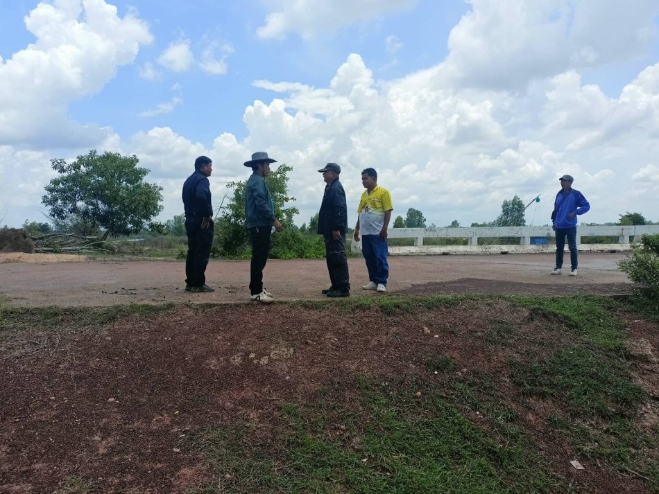 เทศบาลตำบลพังโคนศรีจำปา ร่วมกับสำนักงานป้องกันและบรรเทาสาธารณภัย เขต 7 สกลนคร ลงพื้นที่สำรวจวัชพืชและสิ่งกีดขวางทางน้ำในเขตพื้นที่รับผิดชอบ